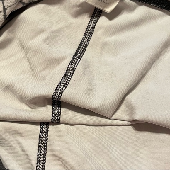 Marble Athletic Capri Leggings - Picture 5 of 5